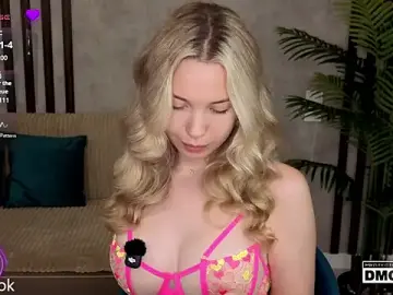 Stripchat Free Live Porn of Holl1Would