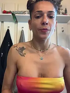 Stripchat Live Sex Cam of PlayfulShow