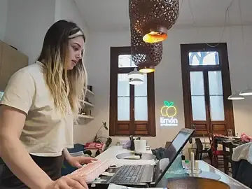 Stripchat Free Porn Cam of Elnonoykeila77