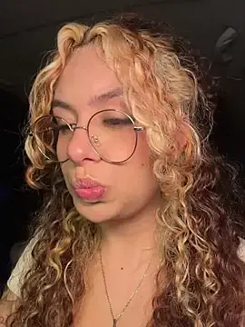 Stripchat Watch Live Sex Cams of Joyce-fire