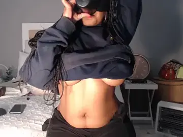 Stripchat Free Live Porn of Bee_Bella1