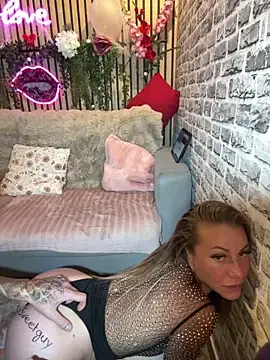 Stripchat Adult Webcams of Lorentino_blondie