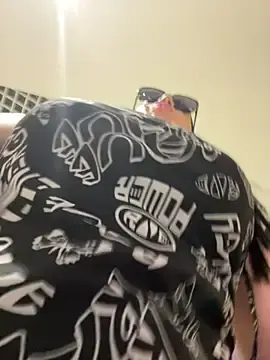 Stripchat Sex Cam of CrazzyChicks