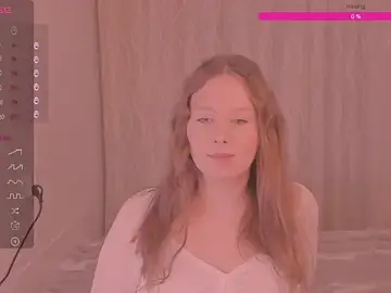 Stripchat Sex Cam of kira_lm