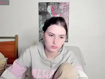 Stripchat Sex Cam of Kira_Devi