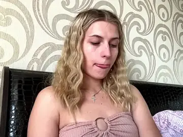 Stripchat Sex Cam of JeneeEady