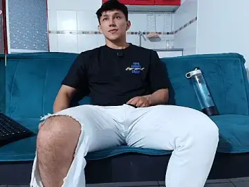 Stripchat Free Porn Cam of jacques_cardiet