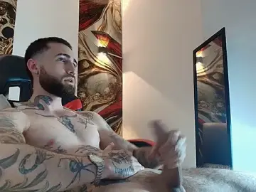 Stripchat Free Live Porn of Luke_davis01