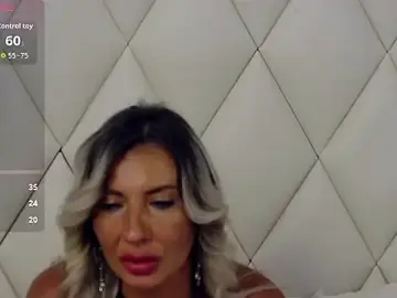 Stripchat Sex Cam of GinaBear