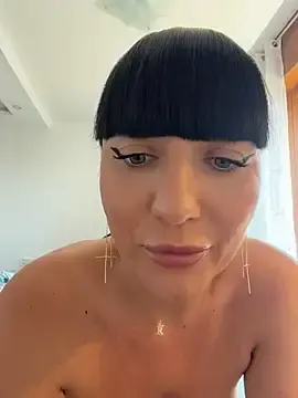 Stripchat Live Sex Cam of MysticCleo