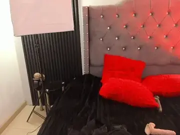Stripchat Free Live Porn of Scarbadgirl_