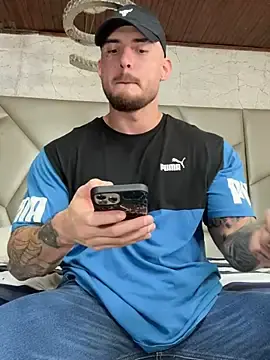 Stripchat Free Porn Cam of DimitriSullivan_