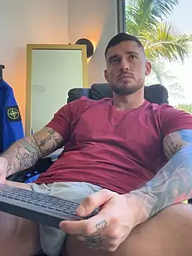 Stripchat Free Porn Cam of DimitriSullivan_
