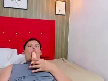 Stripchat Adult Webcam of Tyler_Gaell