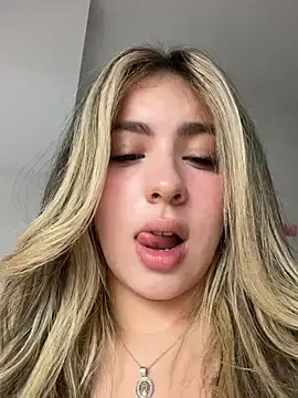 Stripchat Adult Webcams of Cloee_Rainbow1