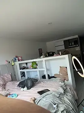 Stripchat Sex Cam of Cloee_Rainbow1