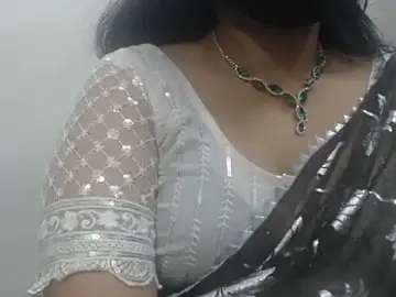 Stripchat Live Sex Cam of Lovely_Siri_23