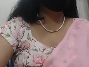 Stripchat Live Sex Cam of Lovely_Siri_23