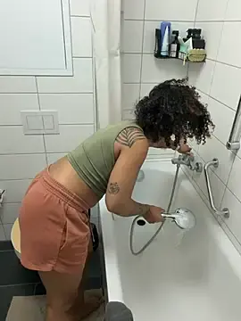 Stripchat Nude Webcam of SweetPetiteNoir