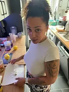 Stripchat Watch Live Sex Cams of SweetPetiteNoir