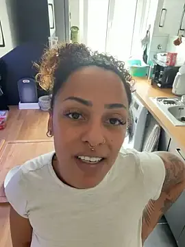 Stripchat Live Sex of SweetPetiteNoir
