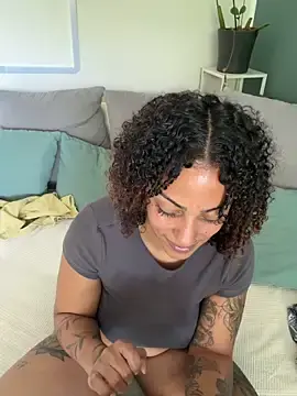 Stripchat Live Sex of SweetPetiteNoir