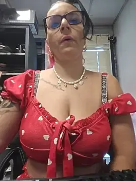 Stripchat Free Porn Cam of Micorazonheolmiangel23
