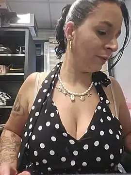 Stripchat Free Live Porn of Micorazonheolmiangel23