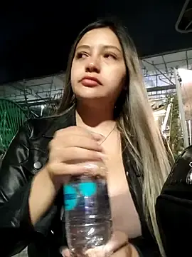 Stripchat Best Webcam of alana_69