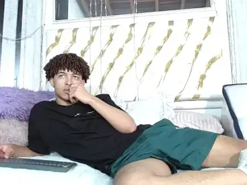 Stripchat Live Sex Cam of ian_smith_