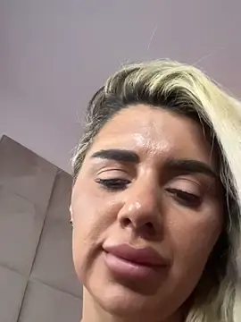 Stripchat Sex Cam of Selinacraz