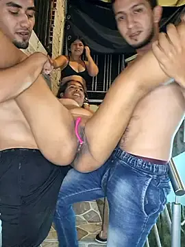 Stripchat Free Porn Cam of royalgirls_x