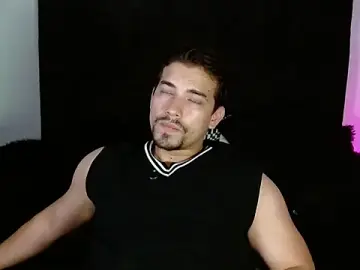 Stripchat Live Sex Cam of Ian_Daviz