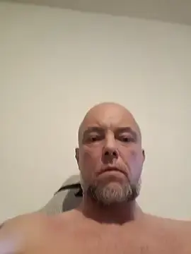 Stripchat Live Sex Cam of HornyDaddyMuscle