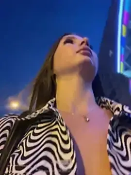 Stripchat Free Porn Cam of KrisMagnoly