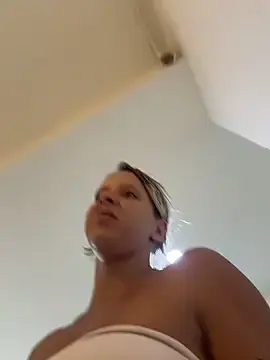 Stripchat Live Sex Cam of LikaCat