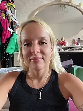 Stripchat Watch Live Sex Cams of LikaCat