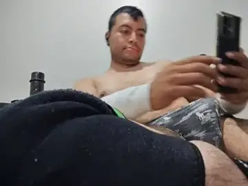 Stripchat Live Sex Cam of Wolf23maverick
