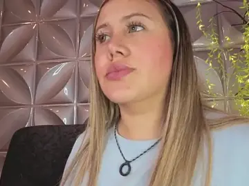 Stripchat Free Porn Cam of eleecttraa_12