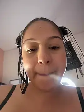 Stripchat Free Porn Cam of Shara_dreams