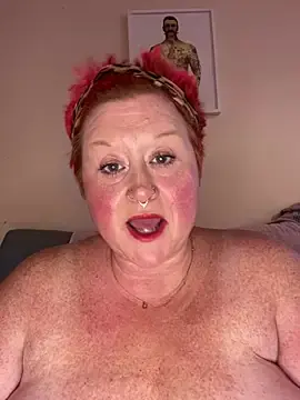 Stripchat Adult Webcams of BustyRedxx
