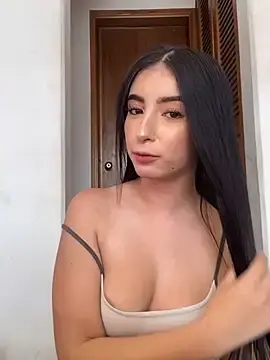 Stripchat Free Live Porn of Magiee_Thompson