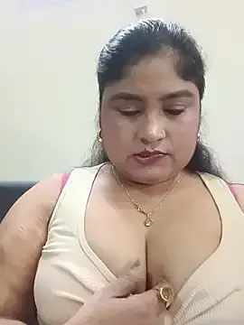 Stripchat Nude Webcam of hornyriyanka