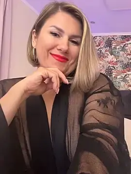 Stripchat Sex Cam of KiraRoxx