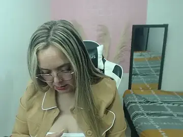 Stripchat Free Porn Cam of samy_vsn