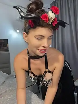 Stripchat Adult Webcams of CurlyLara