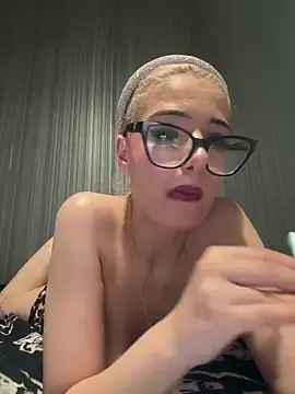 Stripchat Free Live Porn of SirenLisa69