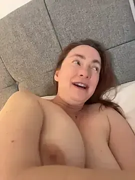 Stripchat Nude Webcam of LouiseTswing