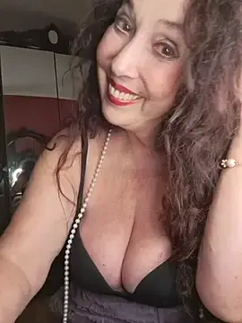 Stripchat Adult Webcam of GypsyEsmeralda