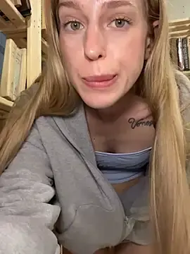 Stripchat Adult Webcam of kira_mia